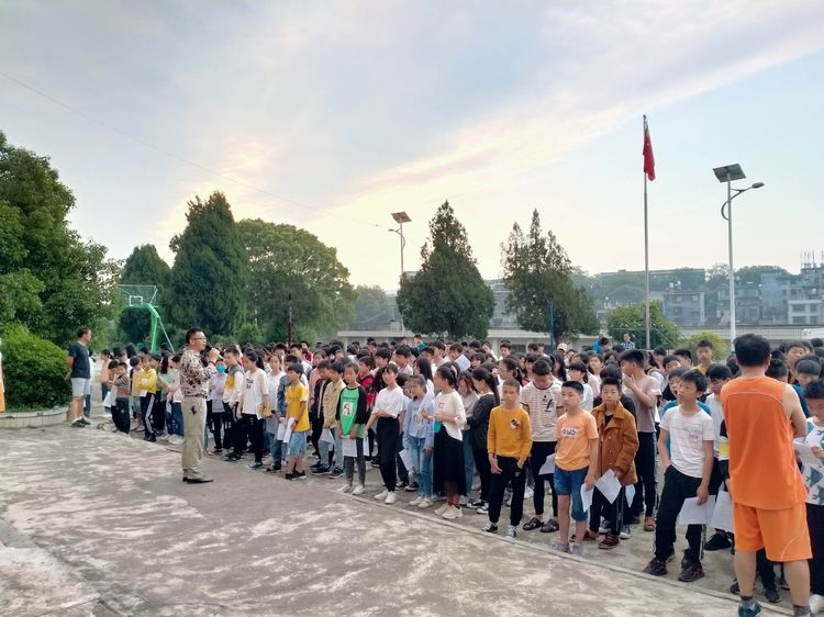 浩塘镇中学珍爱生命预防溺水安全教育动员大会暨签名宣誓活动