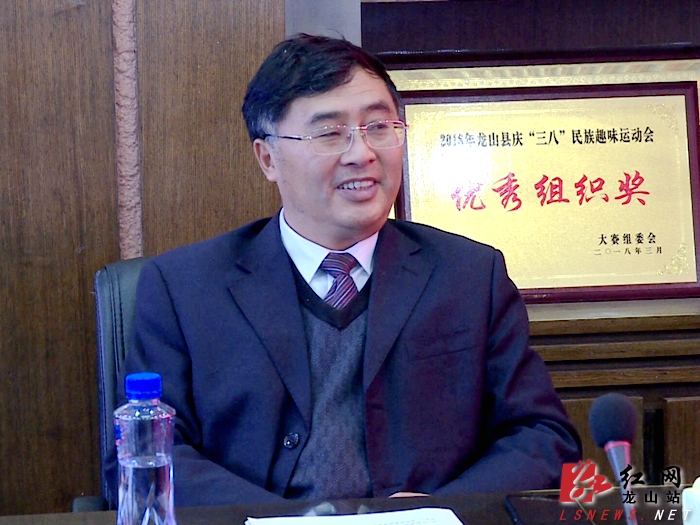 龙山县人民政府-余佳祥参加召市桂塘咱果代表团讨论会