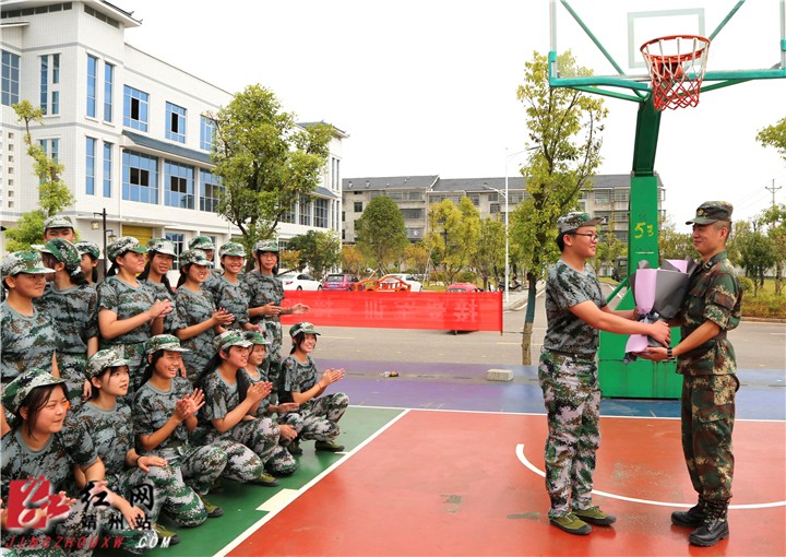 靖州职中教师节沙场练兵展风采