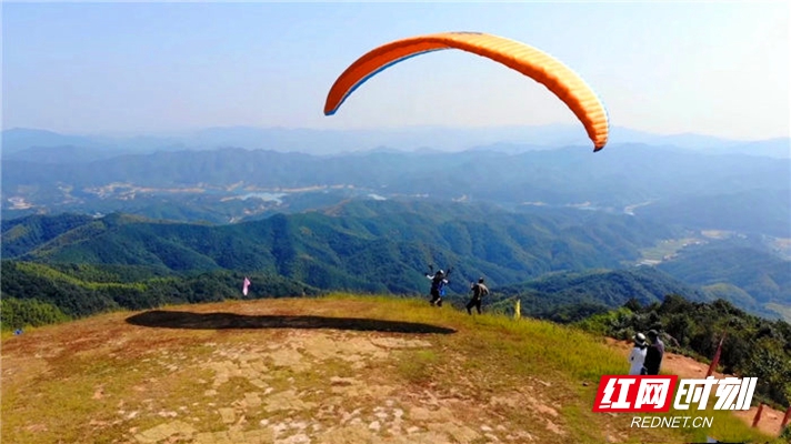 智峰山滑翔基地,长乐古镇翱翔智峰山,纵览千年故事湿地大草原游玩