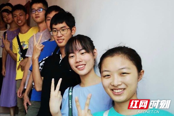 汨罗一中这个"网红"班级为学弟学妹打call