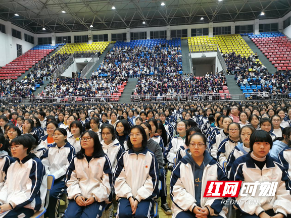 教育 正文本次知识讲座由龙山高级中学主办,邀请了该县民安街道派出所