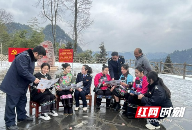 经济 · 湘西县市区 · 湘西时政 · 湘西综合专题龙晓华虢正贵书记州