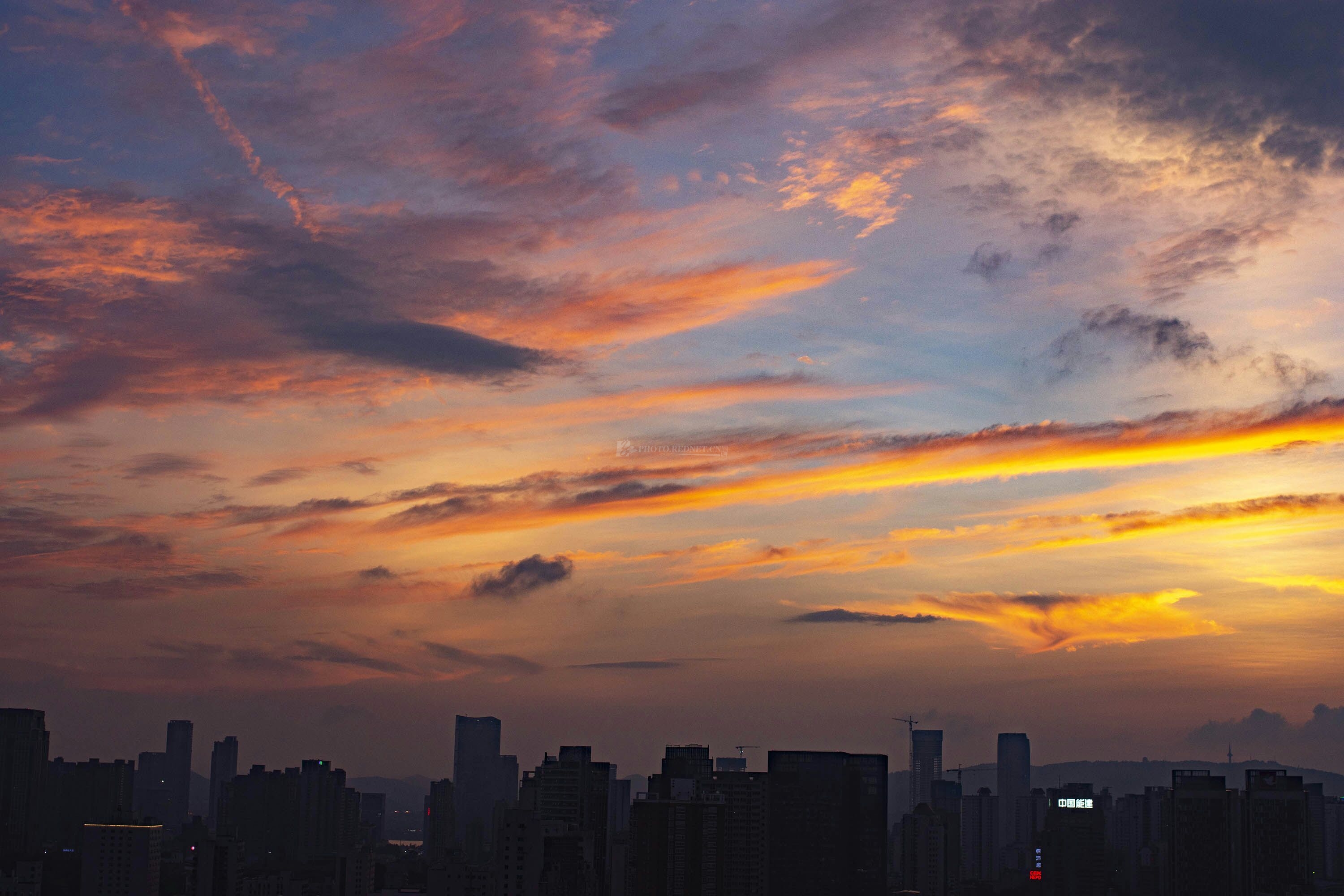 一份初秋浪漫的天空情书,给你记下了