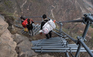 四川大凉山:搬进新居 告别天梯与悬崖