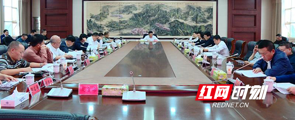 衡南县委副书记,县长李军安排部署"援企服务,助力倍增"专项行动工作.