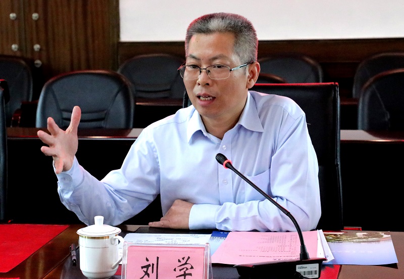 图二:省委宣传部副部长,湖南省电影局局长刘学在调研座谈会上发表讲话