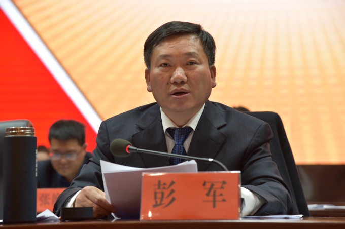 图为永顺县委书记彭军作重要讲话.