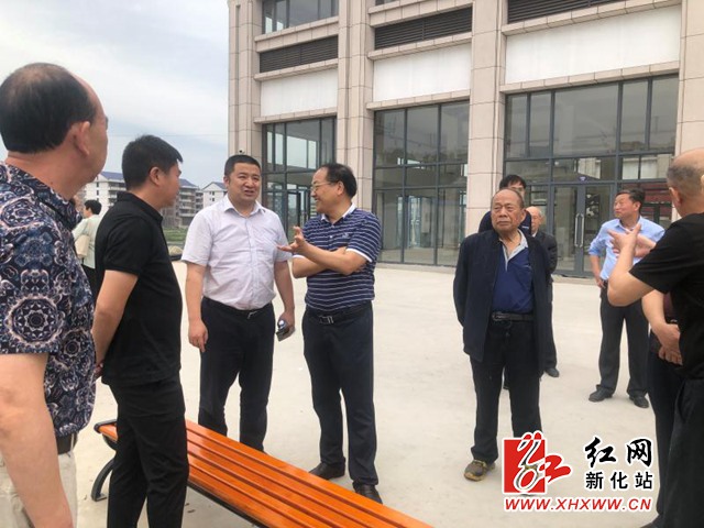 县关工委副主任陈善雄,县政协秘书长何文明,洋溪镇党委书记罗轶民等