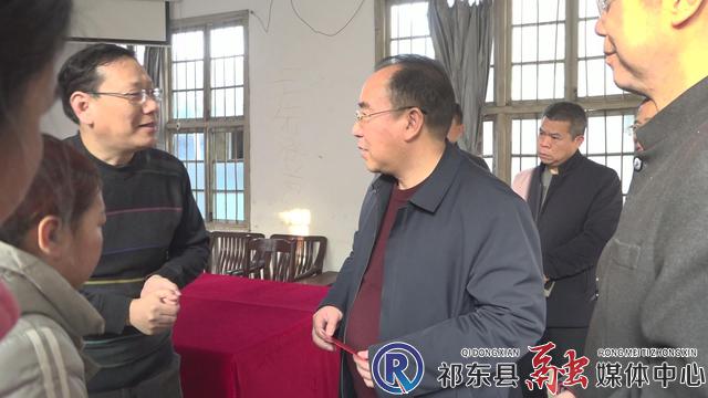 龙新林走访慰问轻工供销公司困难职工