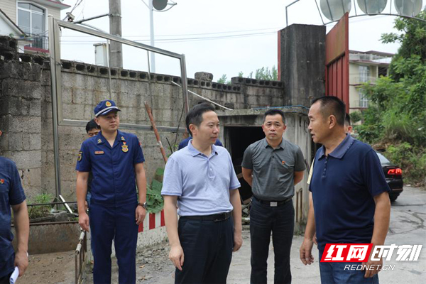 周建武调研安全生产与疫情防控工作