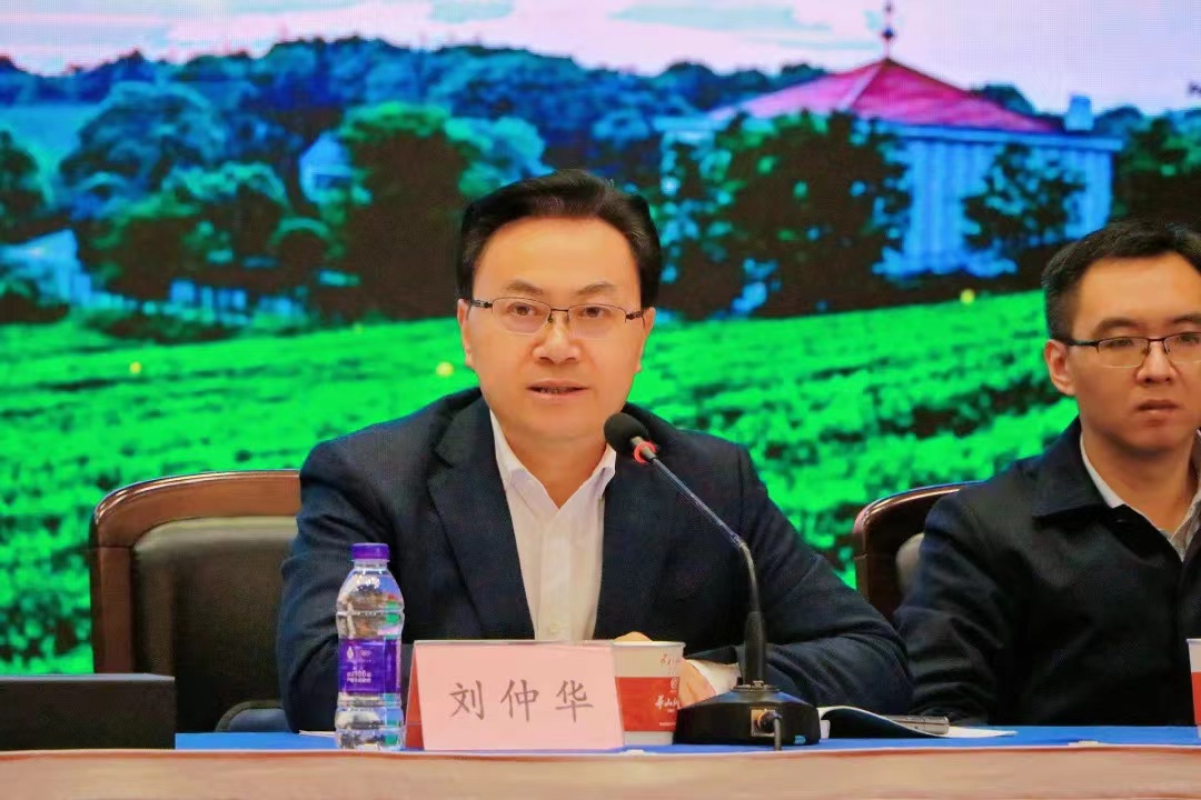 刘仲华.jpg