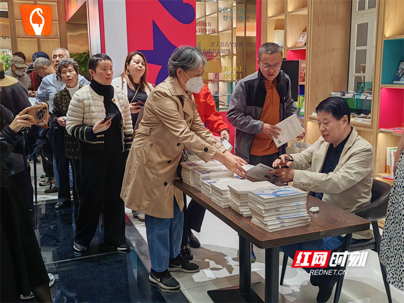 签售.jpg 签售.jpg