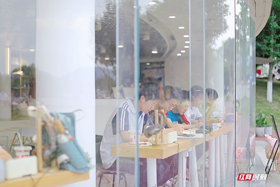 MEITU_20250503_173227098_batch_4_1746265077626.jpg
