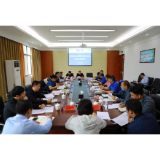 邓碧波到企业现场办公解难题