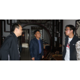 县领导看望残疾大学生杨熙堃