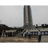 石门干部群众到烈士陵园开展公祭活动