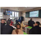 维新镇中心学校：网络联校手牵手 城乡教研共进步