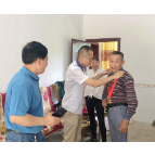 磨市镇:走访慰问老党员、生活困难党员