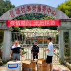 磨市镇：情系家乡 爱心捐赠敬老院