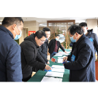 参加政协石门县第十届委员会第二次会议的政协委员陆续报到