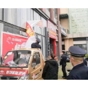 县城管执法局：整顿户外广告牌 排除安全隐患