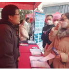 县社保中心开展“社保政策助力春风行动”宣传活动