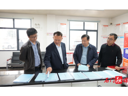 县领导督导当前重点工作