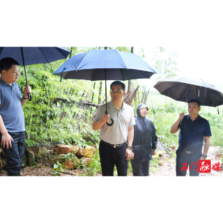 李长春深入一线督导检查防汛抗灾工作