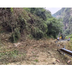 皂市镇：暴雨后全力清障防灾保家园