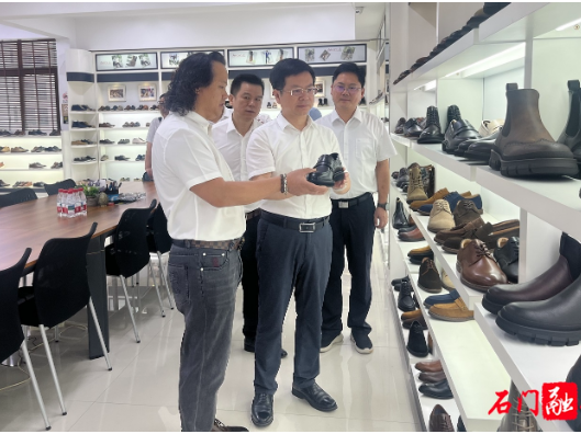 吴兴国带队开展招商引资考察