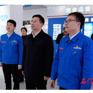 李长春走访慰问重点企业