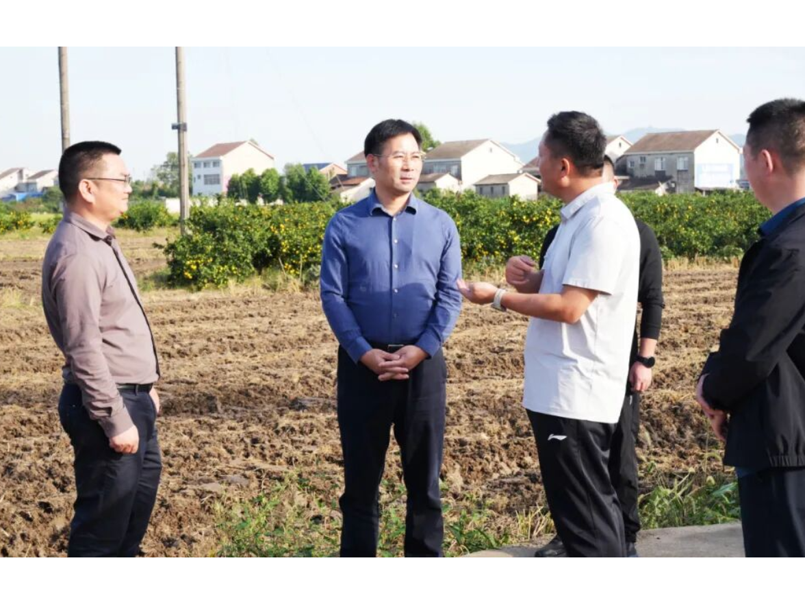 李长春调研机耕机播稻田翻耕和秸秆综合利用工作