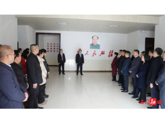 李长春、张世田走访慰问干部职工