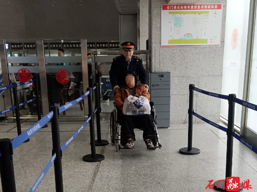 石门：千里归途，“铁”肩担起最暖的护航