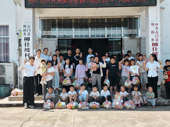 所街乡柳仕坡村：提前开展“六一”儿童节主题活动