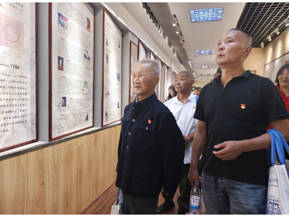 太平镇易家湾村：开展庆“七一”主题党日活动 