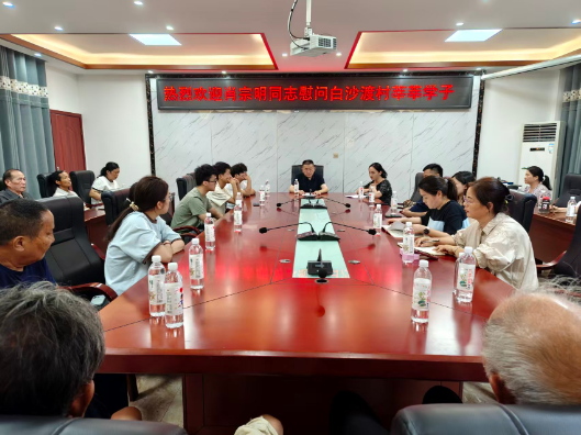 皂市镇：情系桑梓育英才 爱心助学十九载