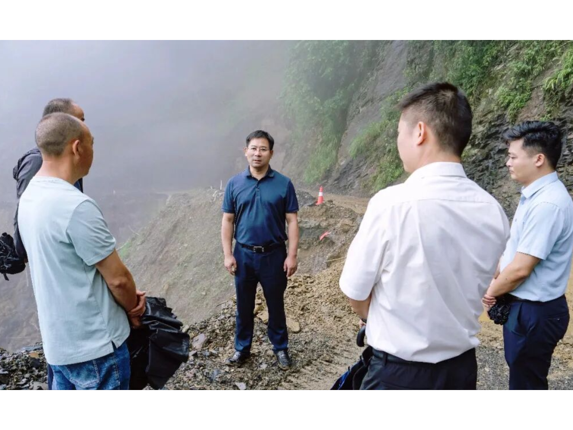 李长春调研灾后重建工作