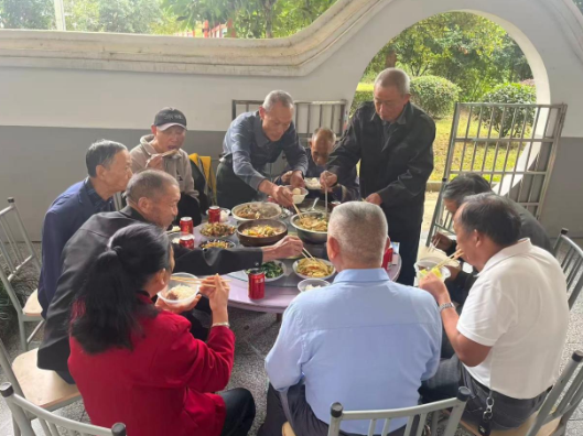 夹山镇马塔桥村：情暖中秋敬桑榆 党群陪伴话团圆