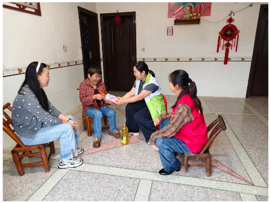 新铺镇：情暖中秋送关怀  走访慰问暖民心