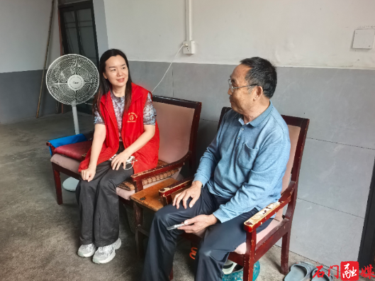 楚江街道：网格走访“敲”开独居门 常态关爱“暖”进老人心