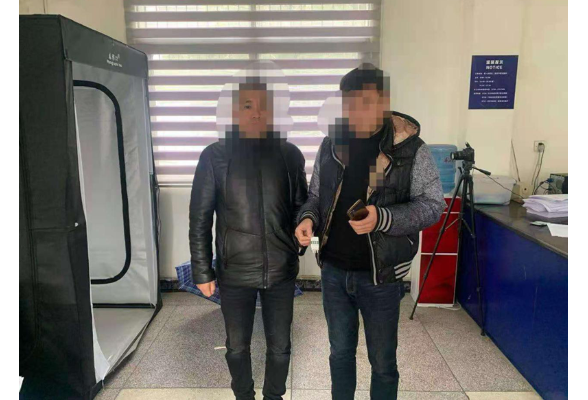 宝塔社区开展吸毒人员突击尿检工作