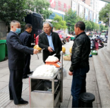 楚江街道：巡查常抓不懈 规范商户经营秩序
