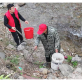 壶瓶山镇：开展河道保洁，共护绿水青山