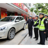 县交警大队：加压推进城区道路交通秩序整治