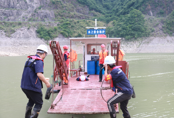 维新镇：开展炉慈高速公路TJ4标水上应急救援演习