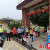 新关镇：站好“护学岗”，撑起“平安伞”