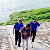 石门城管：成功救助一名轻生妇女