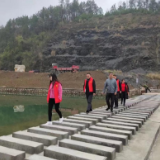 磨市镇：开展护河行动 保护绿水青山